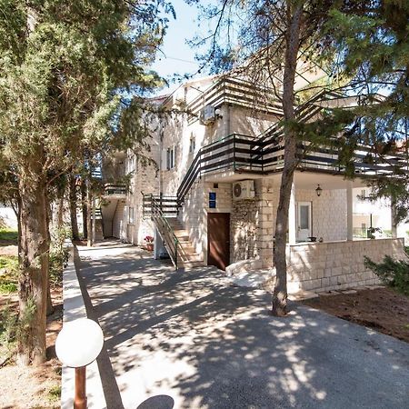 Apartments Pinija Супетар Екстериор снимка