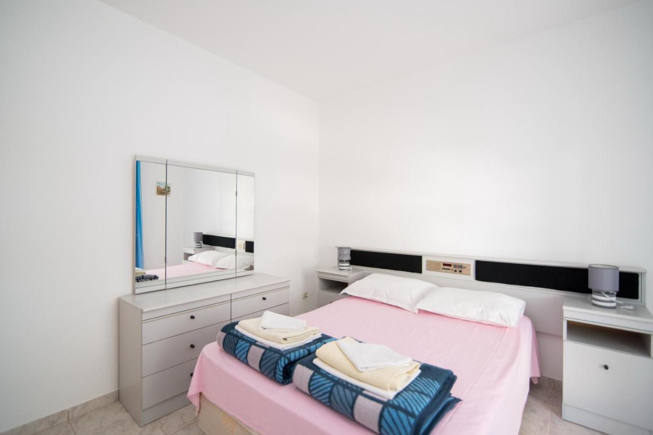 Apartments Pinija Супетар Екстериор снимка