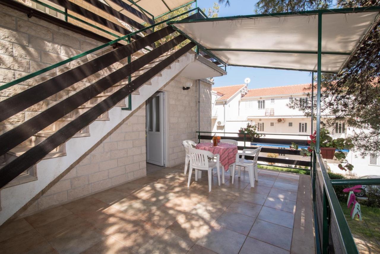 Apartments Pinija Супетар Екстериор снимка
