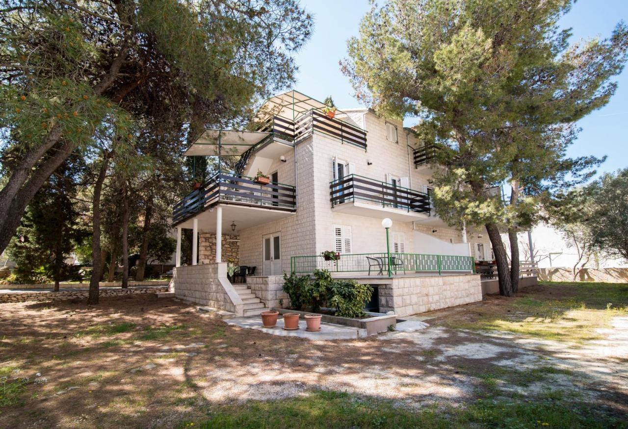 Apartments Pinija Супетар Екстериор снимка
