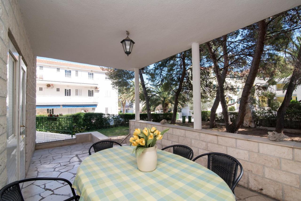 Apartments Pinija Супетар Екстериор снимка