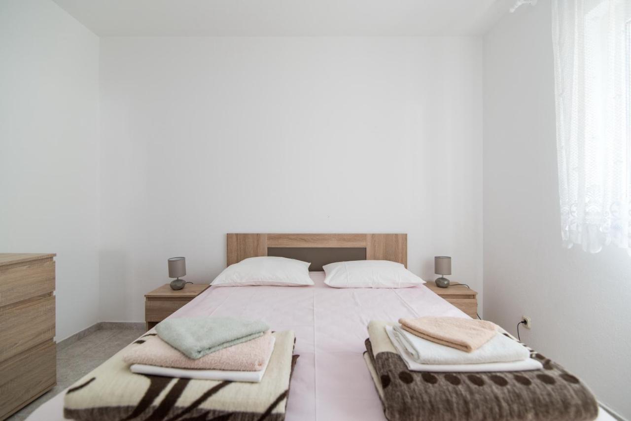 Apartments Pinija Супетар Екстериор снимка
