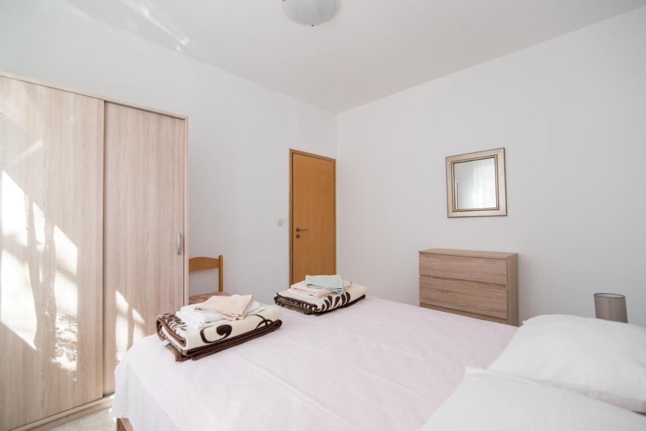 Apartments Pinija Супетар Екстериор снимка