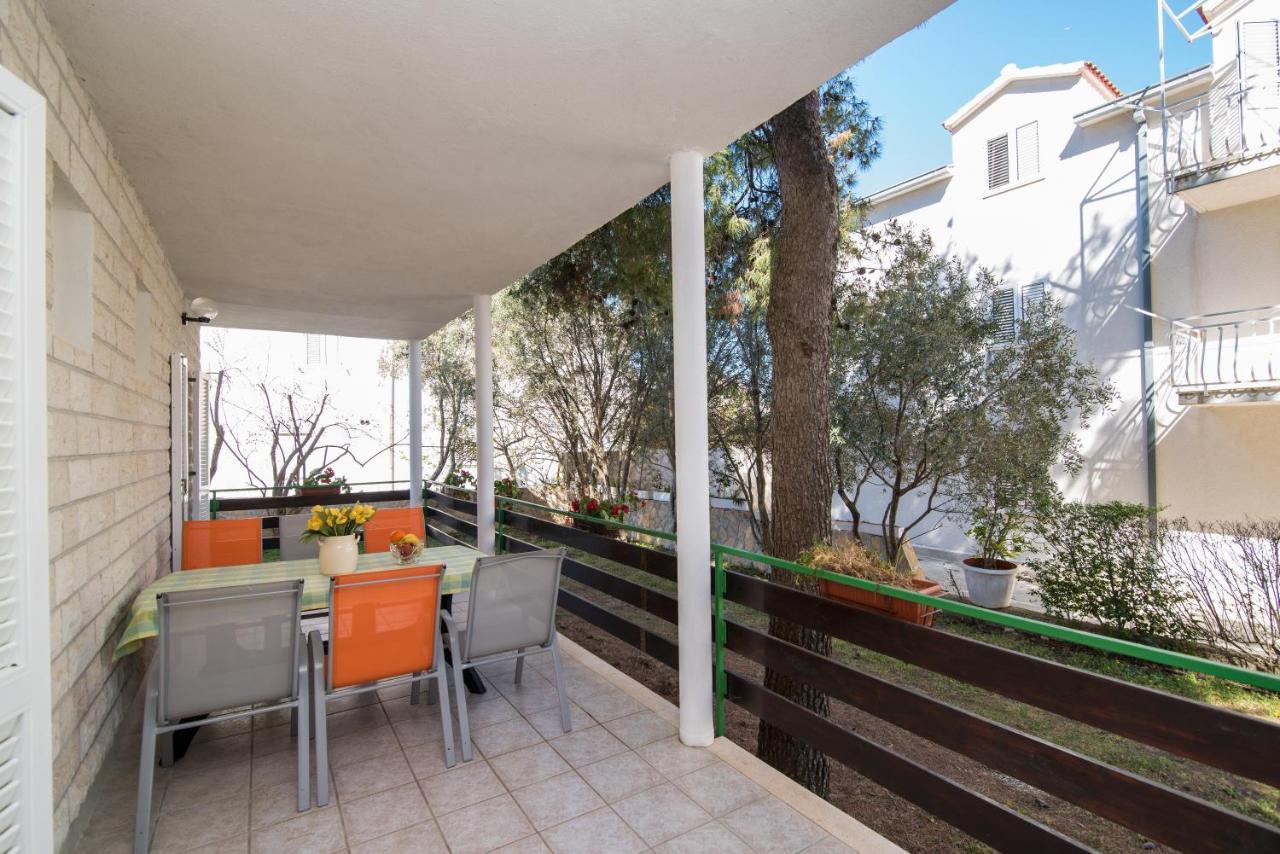 Apartments Pinija Супетар Екстериор снимка