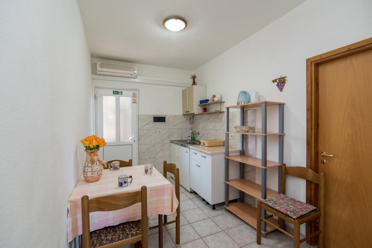 Apartments Pinija Супетар Екстериор снимка