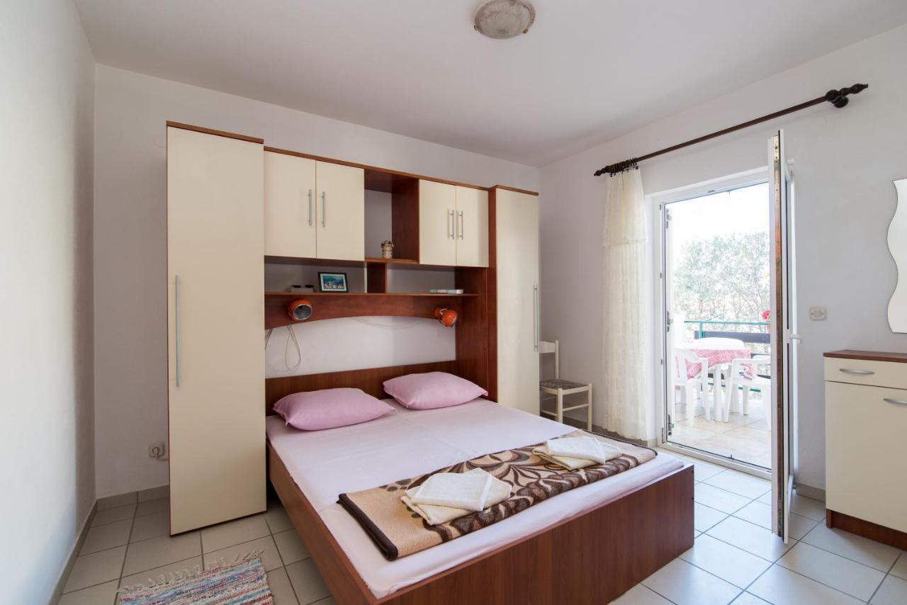 Apartments Pinija Супетар Екстериор снимка
