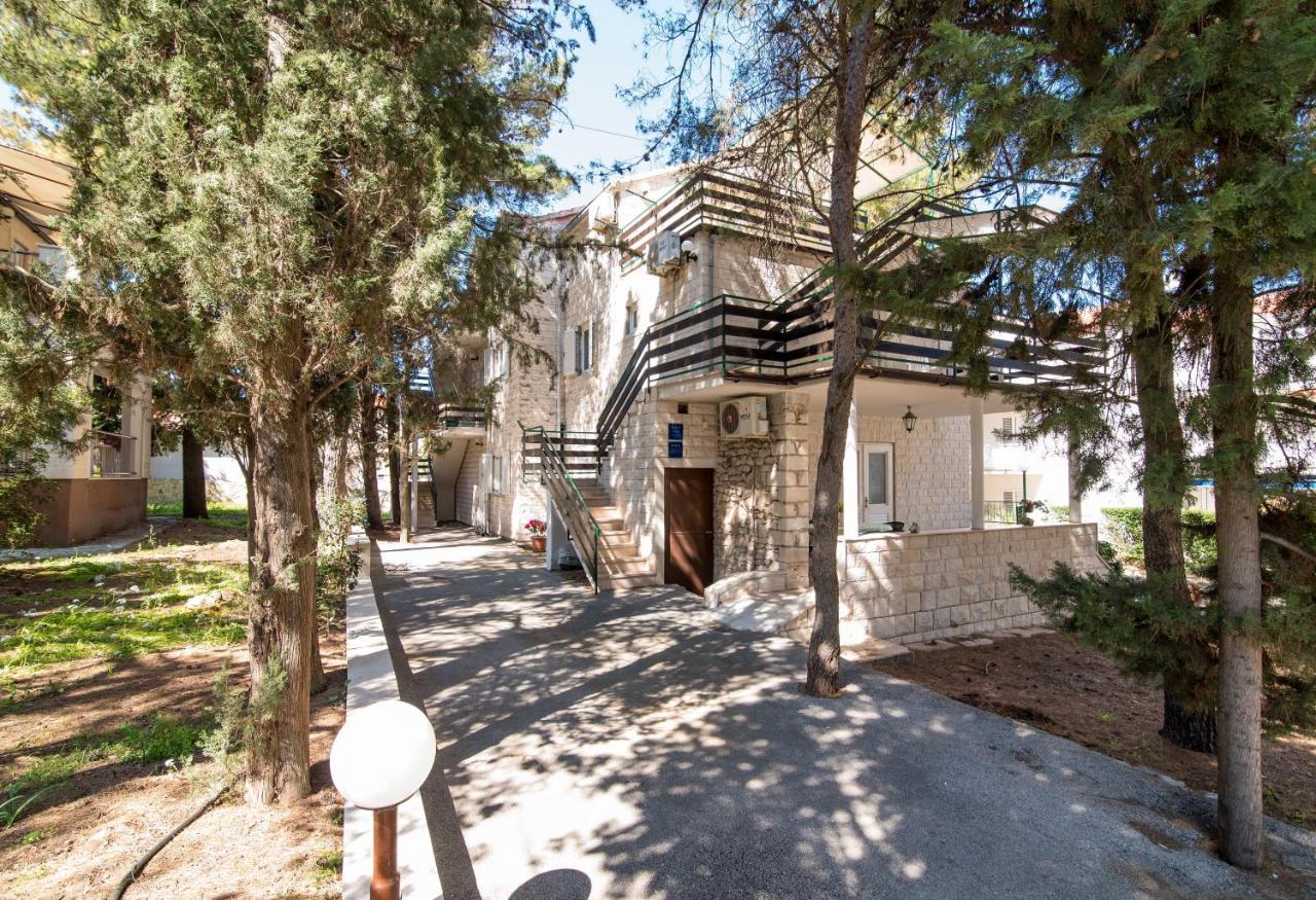 Apartments Pinija Супетар Екстериор снимка