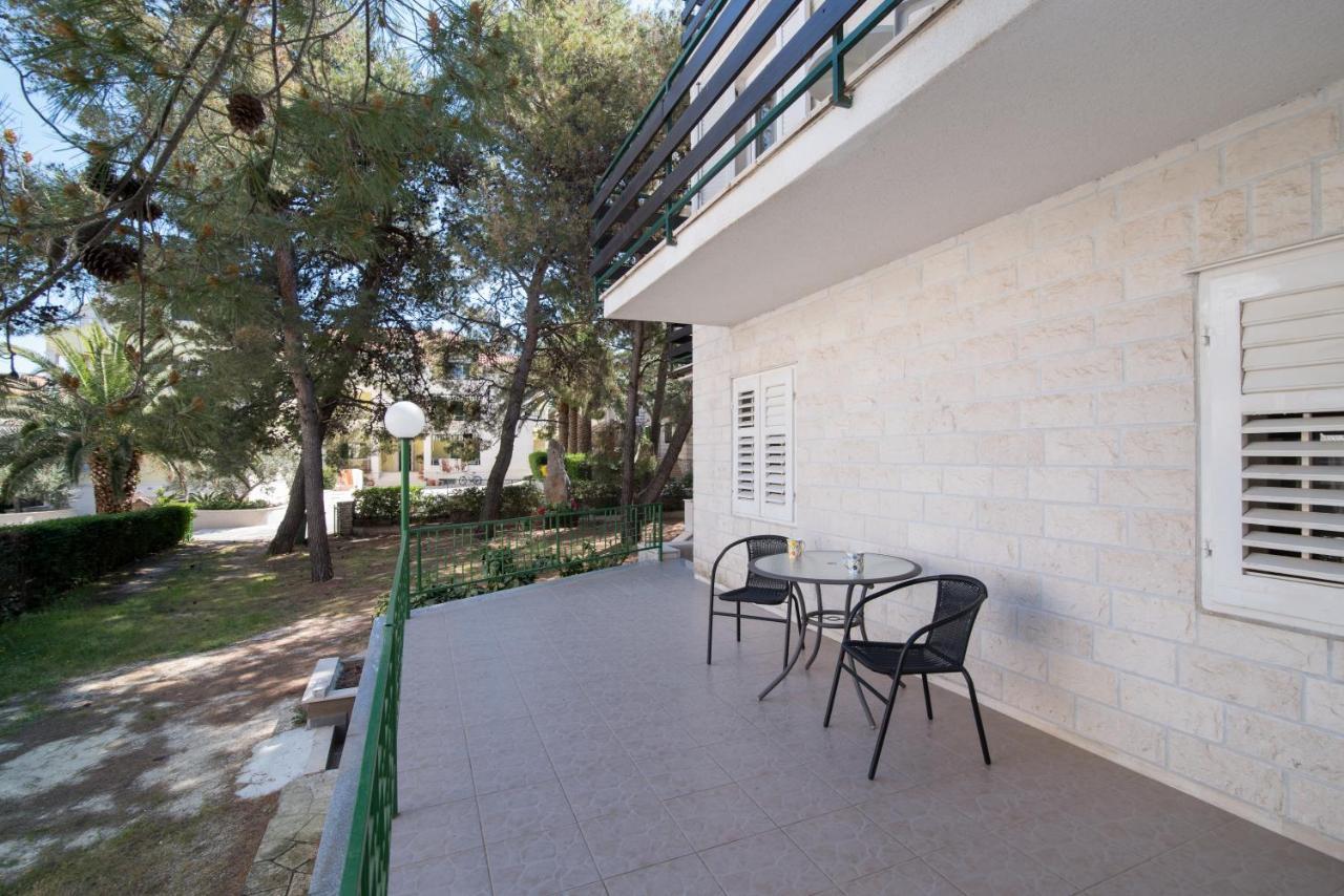 Apartments Pinija Супетар Екстериор снимка