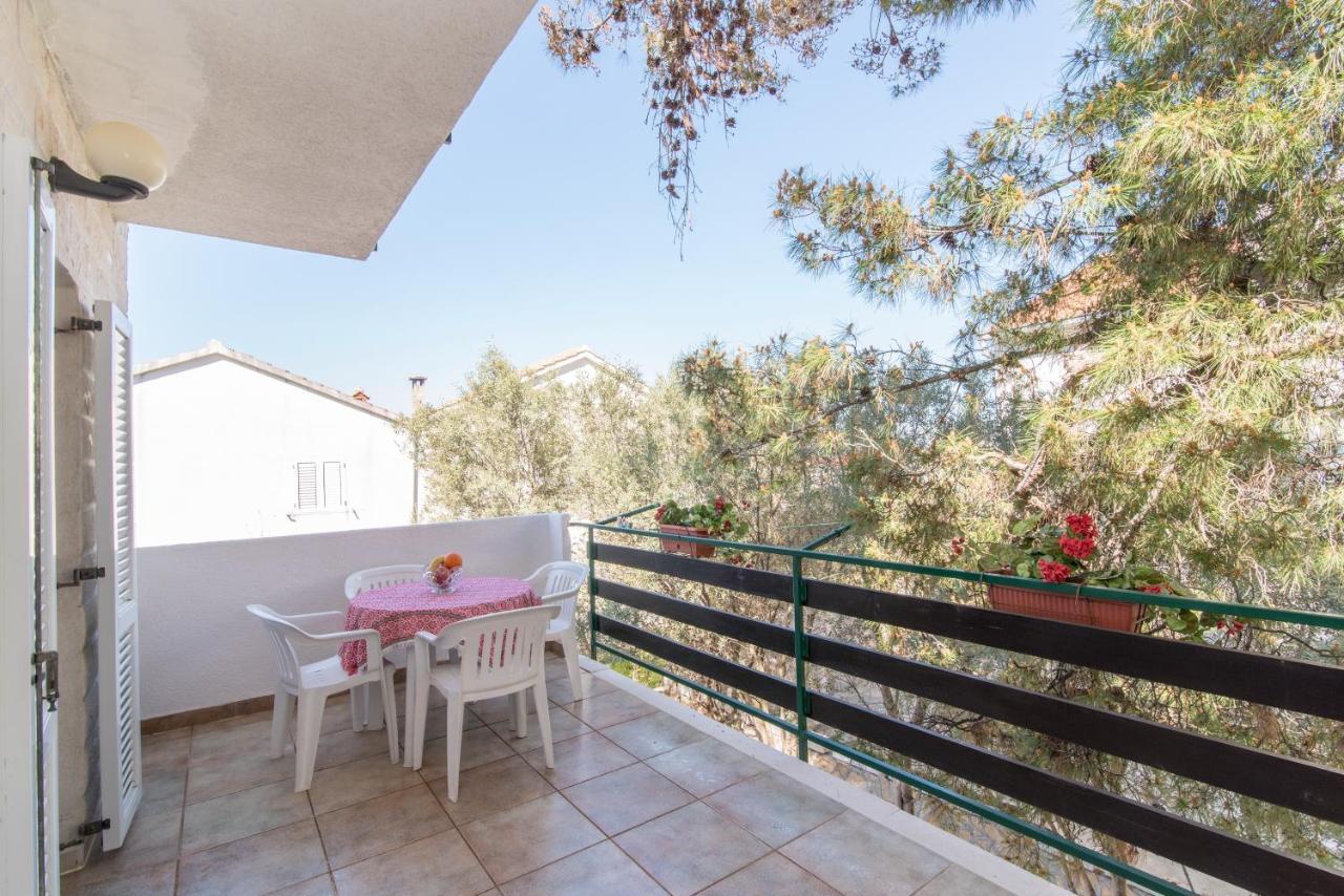 Apartments Pinija Супетар Екстериор снимка
